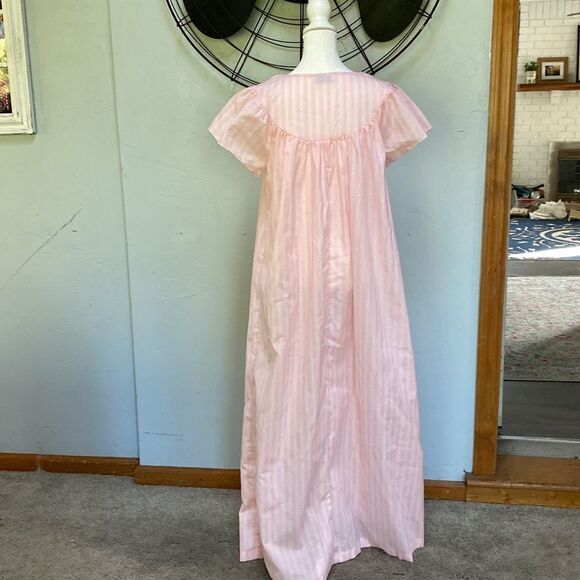 Vintage Komar Pink and White Nightgown - Picture 4 of 8